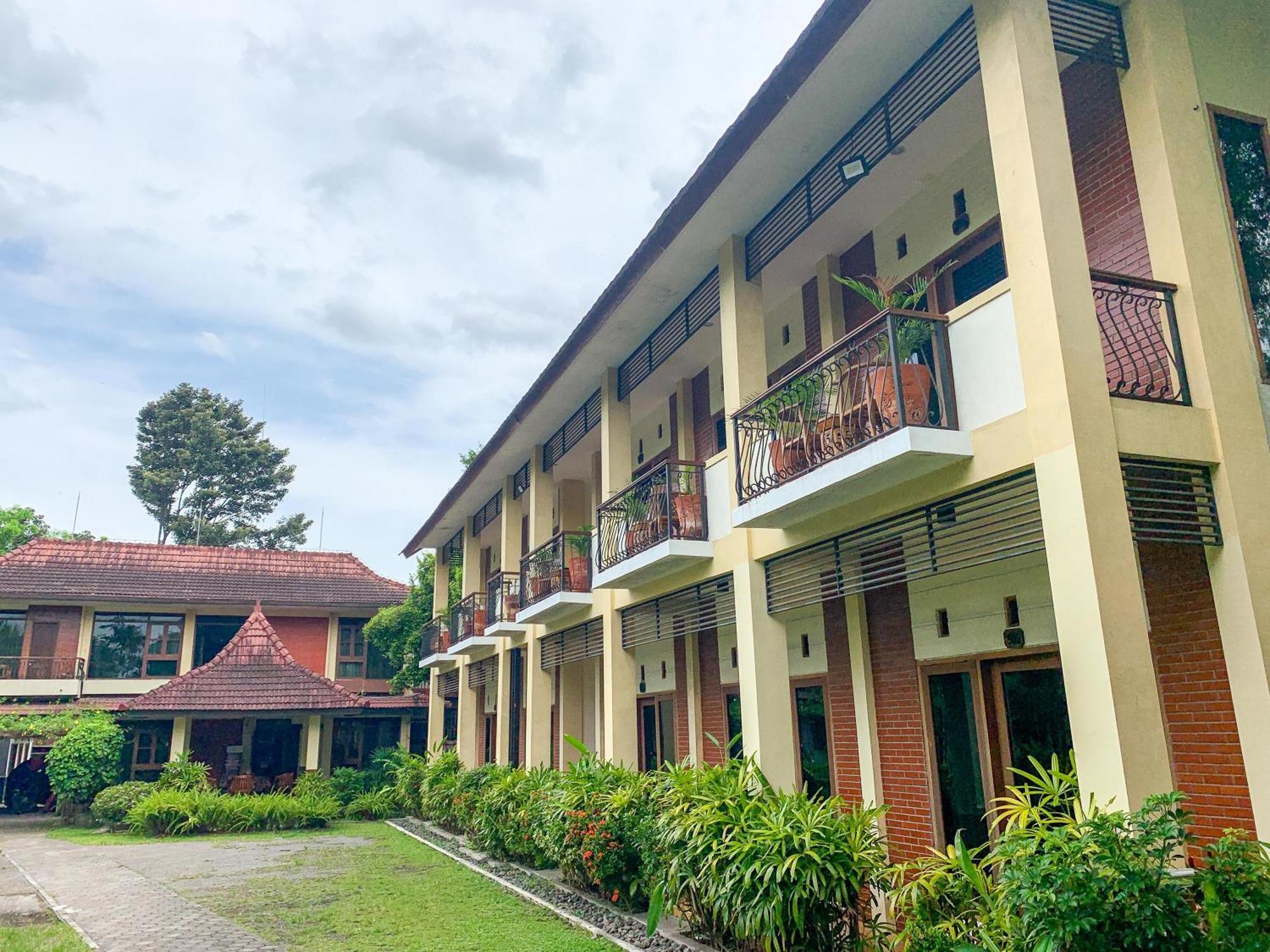 Urbanview Sasono Putro Condoongcatur By Reddoorz Kejayan Extérieur photo
