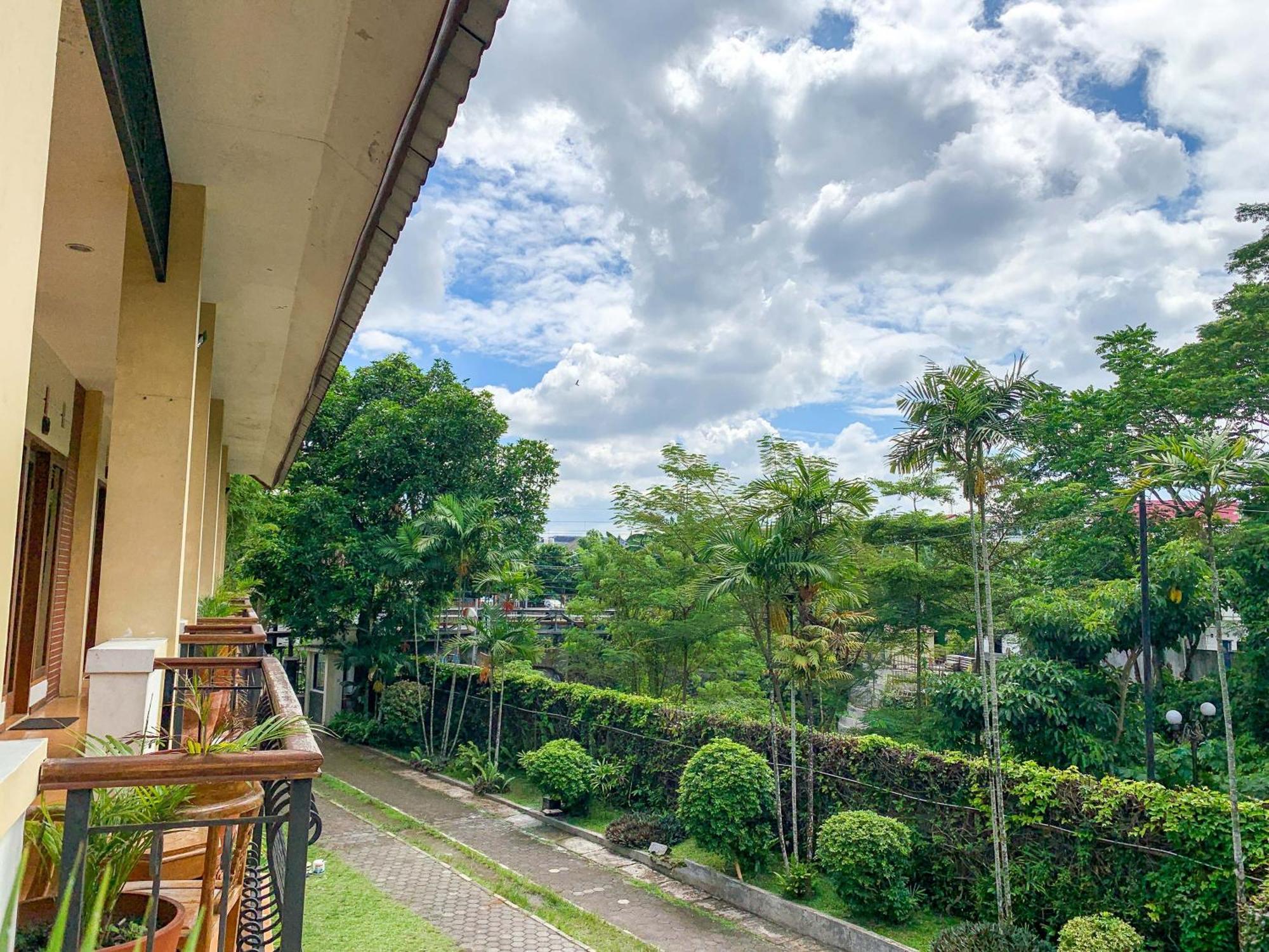 Urbanview Sasono Putro Condoongcatur By Reddoorz Kejayan Extérieur photo
