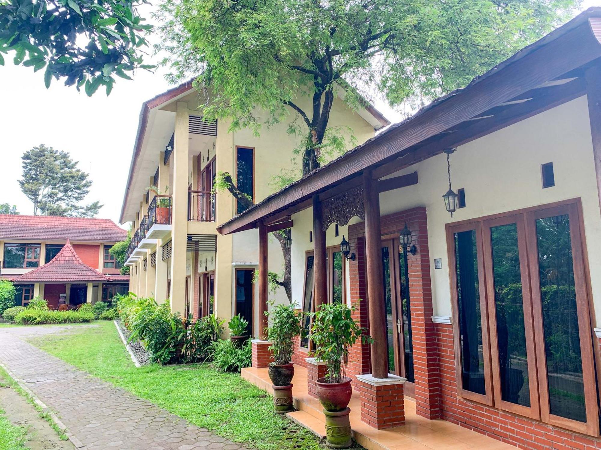 Urbanview Sasono Putro Condoongcatur By Reddoorz Kejayan Extérieur photo